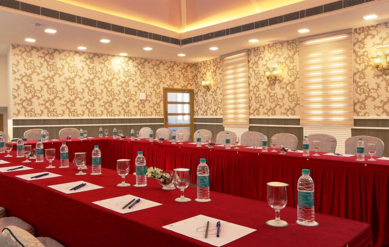 Hotel Flora Charishma Residency Aluva Kochi Exterior foto